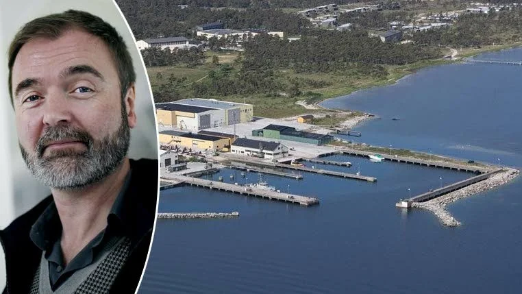 Joachim Kuylenstierna tycker att Ming Wai Lau borde ett större tack för vad han gjort för den svenska staten.
