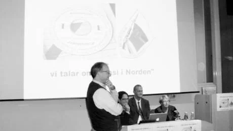 Stående: Michael F Scholz, professor i modern historia vid Högskolan på Gotland, och vid podiet från vänster lektor Thomas Wegner Friis, centrum för Kalla krigs-studier vid Syddansk Universitet, Helmut Müller-Engbergs, Berlin, gästprofessor vid Högskolan på Gotland, samt professor Birgitta Almgren, Södertörns högskola.  Foto: GUNNAR ÖBERG