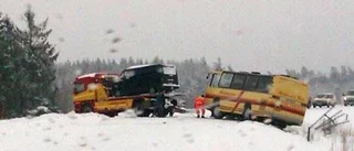 Fick lyftas ut genom bussfönstret
