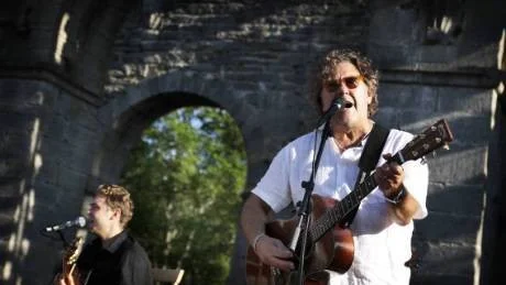 Soundcheck. Roma klosterruin och Tommy Körberg finner varandra snabbt. Det blev en konsertupplevelse för den fyllda "salongen".Foto: kenny bengtsson