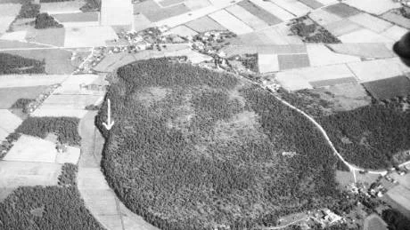 Här återfanns den försvunne mannen. Linde kyrka på andra sidan berget.
foto: gunnar britse