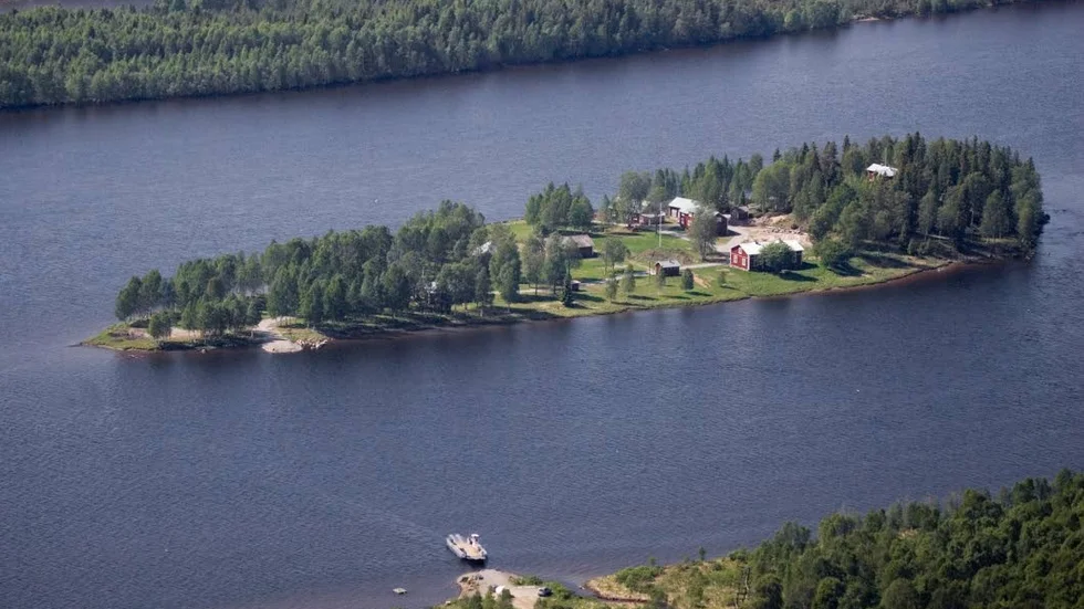Utdraget. Frågan om pontonbron över till Vassholmen har blivit en onödigt lång, byråkratisk historia anser Peter Nordmark.