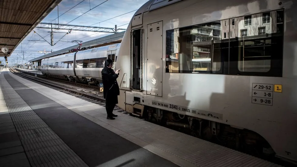 Spårspring orsakade stopp i tågtrafiken under lördagsförmiddagen.