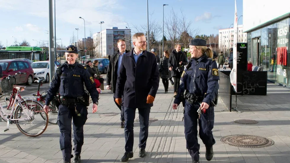Inrikesminister Mikael Damberg (S) besökte Gottsunda för att prata om den nya polisorganisationen i stadsdelen.