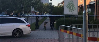 Skottskadad 20-åring tog sig till sjukhus på egen hand