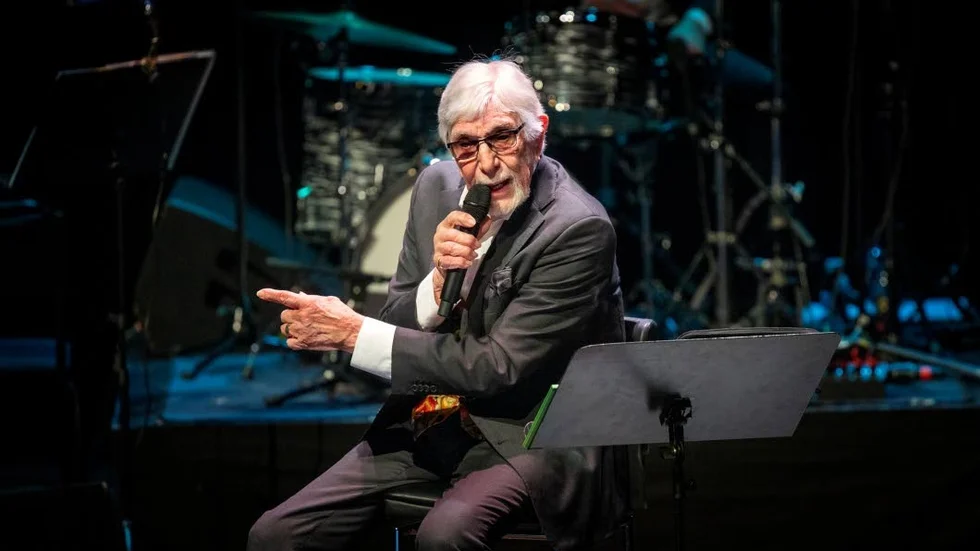 Owe Thörnqvist på sin konsert "Fest & Final" i Uppsalas konserthus 31 mars.