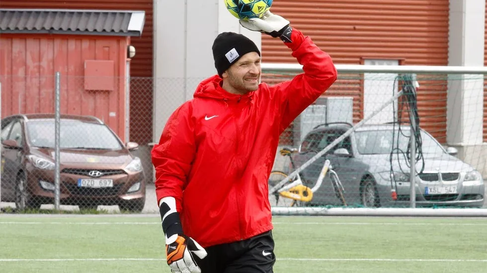 John Alvbåge vaktade målet i genrepet mot Frej. Målvakten har bara hunnit med att göra en match i Siriuströjan men nu är han tillbaka efter skadan.