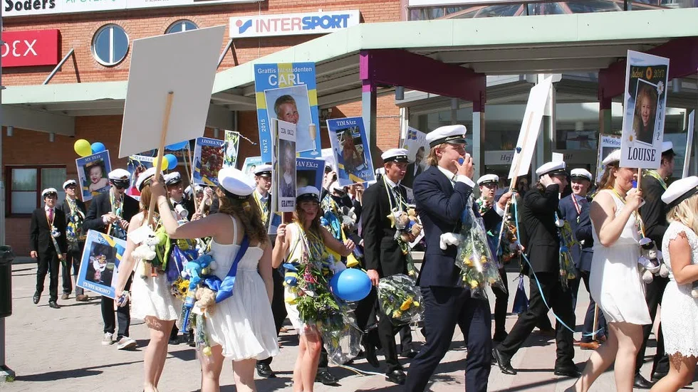 Gott betyg. Håbos studenter har bättre betyg i genomsnitt än vad Enköpings har.