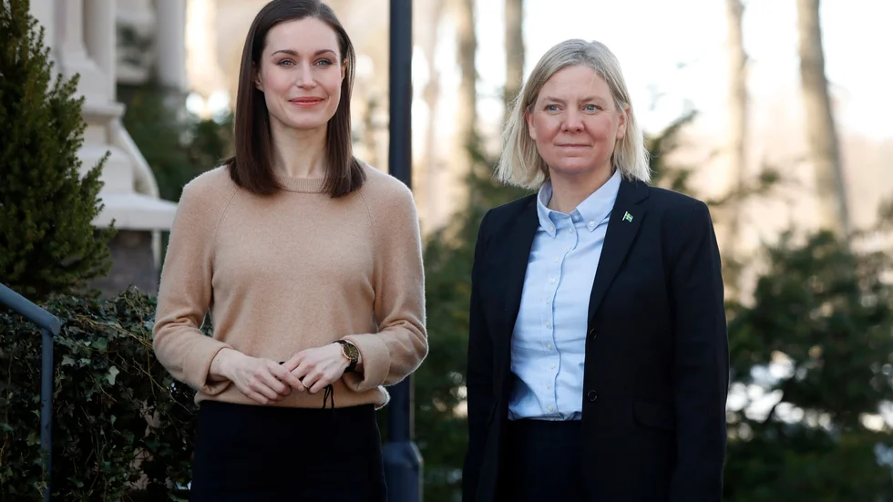 Magdalena Andersson tas emot av Finlands statsminister Sanna Marin i lördags. Tanken var att visa enighet, nu diskuteras i stället om Sverige verkligen stödjer Finland.