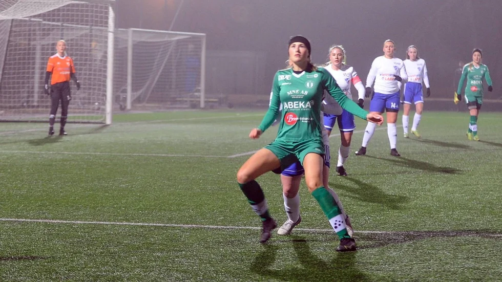 Tun och Ebba Karnehov var storleken större än IFK Nyköping i DM-mötet på Rosvalla under onsdagen.
