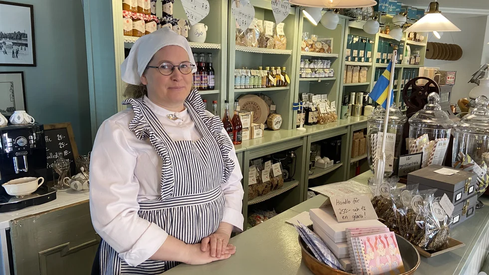 Annica Rettne driver Eskilstuna delikatesshandel. Hon tycker det känns helt rätt i tiden att ta bättre hand om mat som blir över och har anslutit sin butik till matsvinnsappen.