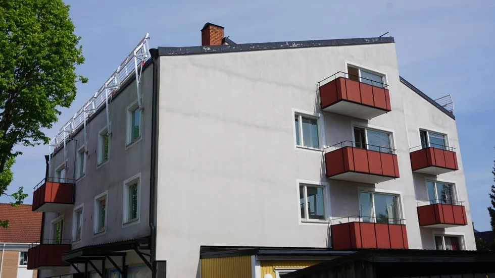 Soligt läge. Fastighetsägaren vill utnyttja den soliga fasaden till solceller. Miljö- och byggnadsnämnden säger dock nej.