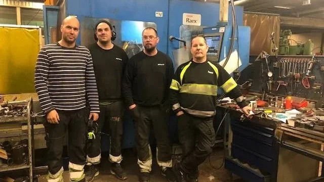 Mikael Lindgren (till vänster), vd Totaltech, med medarbetare.