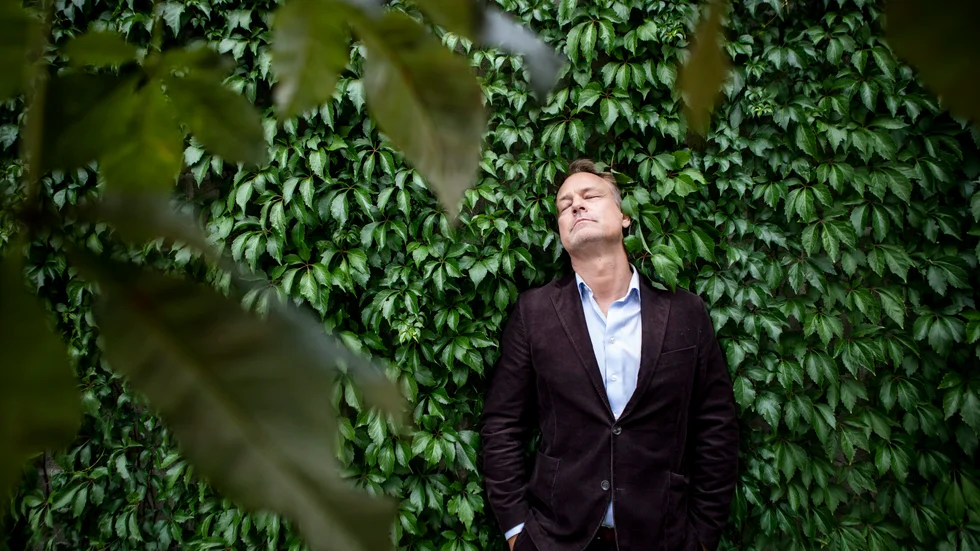 "Ibland är det kul, ibland är det sorgligt, det är som livet självt", säger regissören Henrik Schyffert om serien "Vi i villa". Arkivbild.