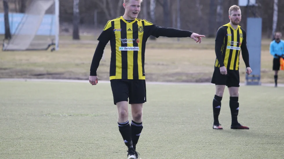 Filip Gustavsson ersätter Fredrik Lindhe i VFF:s backlinje.