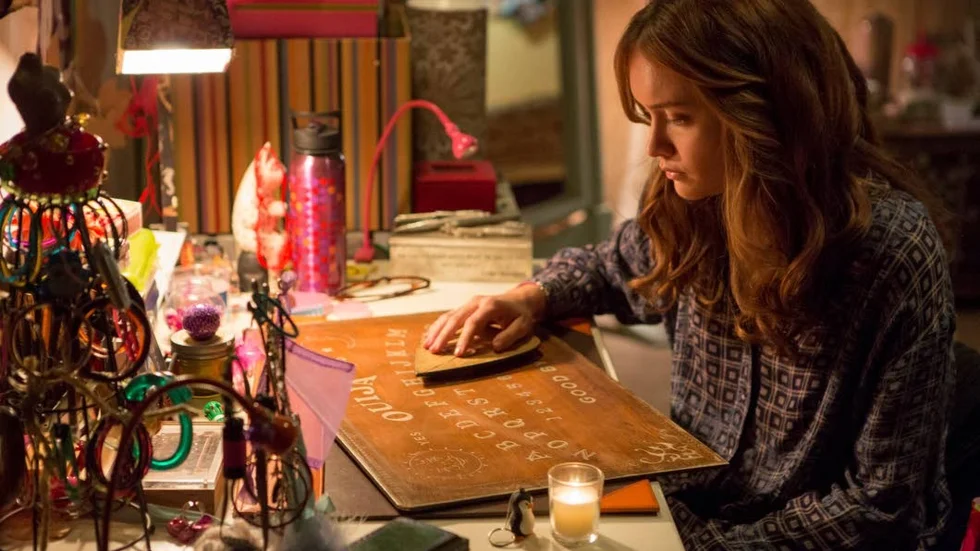Skräck. Olivia Cooke spelar huvudrollen i "Ouija".