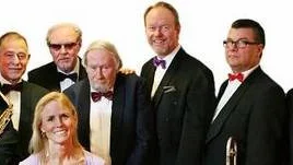 SWE-DUKES. Ulf Lindsjö, Curt Andersson, Karin Hallin, Bosse Broberg, Leif "Gus" Dahlman, Ulf Johanssson Werre, Lennart Lind och Hans Arktoft premiärspelar på nya Duke's Place på Sveavägen 41 i Stockholm, där förr jazzklubben Gyllene Cirkeln drevs.
