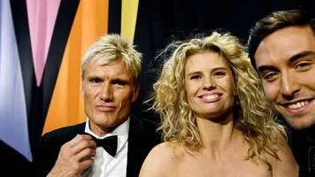Dolph Lundgren, Christine Meltzer och Måns Zelmerlöw som gemensamt leder melodifestivalen 2010.