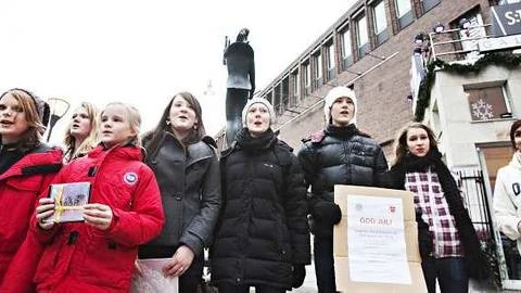 Domkyrkans flickkör stämde upp på lördagen.