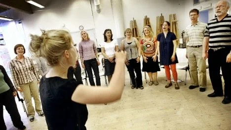 kören "Ultunae klara röster" repeterar,