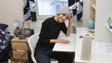 Fadhel, 17, var en av de första  som flyttade in i Knivstas boende för ensamkommande flyktingungdomar. Han hoppas att få stanna i Sverige och plugga till pilot.