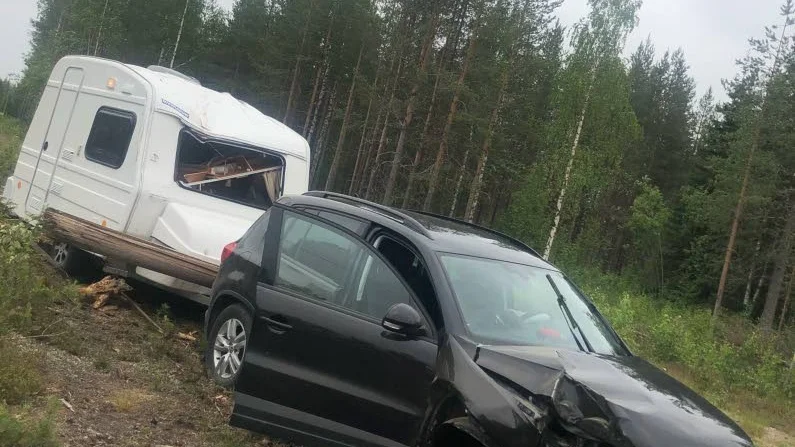 Två personer fick föras till vårdcentral för vård.