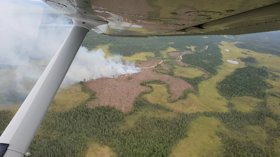 Närmare en hektar mark brinner vid Blötmyran i Överkalix kommun.