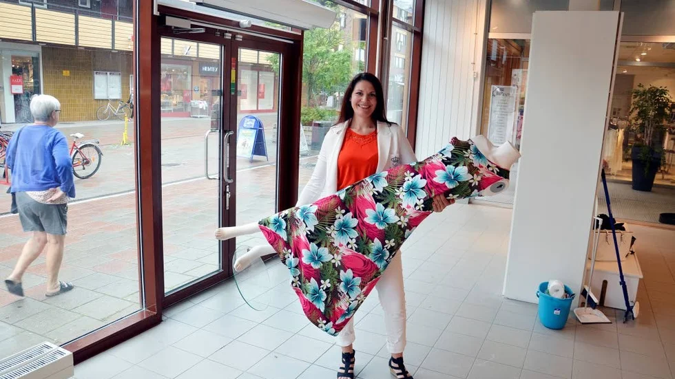 Mycket jobb. Nu ska Lisa Zetterström få iordning lokalen på Enter dit hon flyttar butiken " Helenas med stil" som i dag finns i 43:an. " Vi ser fram emot att få öppna. Det ska bli jättekul."