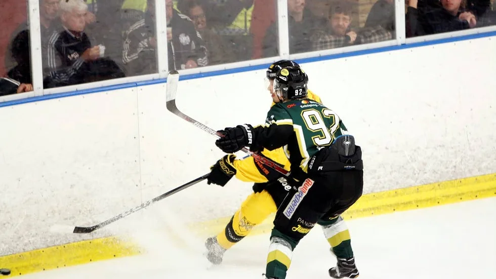 FÖRLUST. ESK Hockey höll jämna steg med Västerås hela matchen, men fick se sig besegrade.