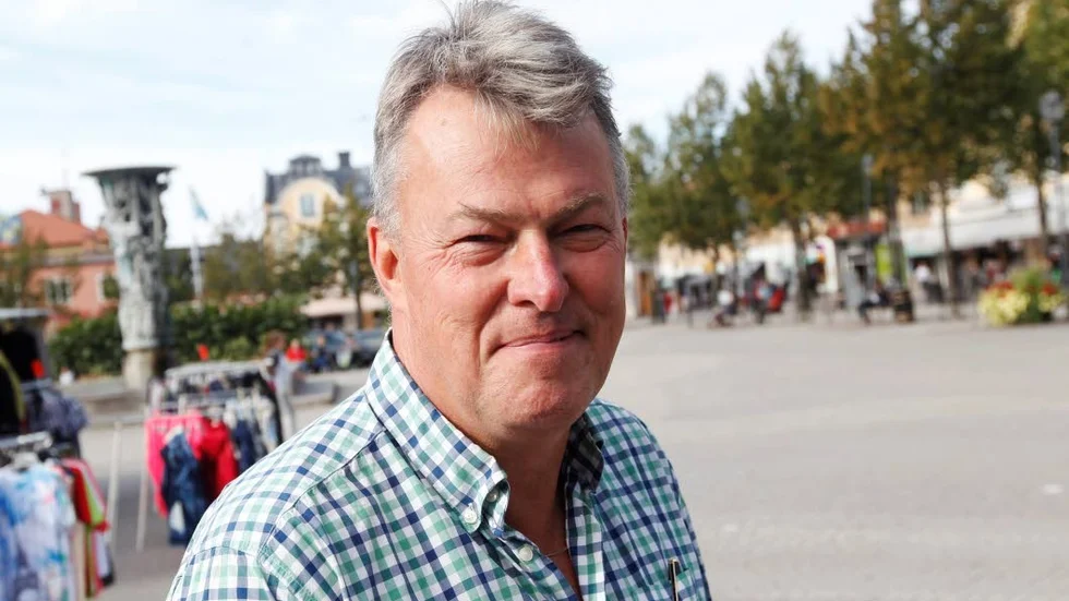 Högre instans. Tomas Rådkvist överklagar EHB:s lägenhetsförsäljning till förvaltningsrätten.
