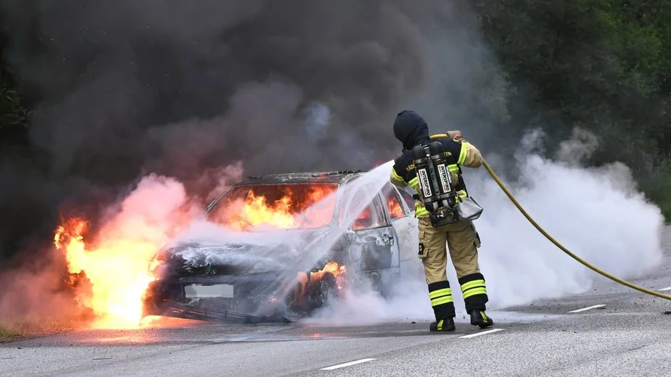 Brand. En stulen bil brann vid Draget.