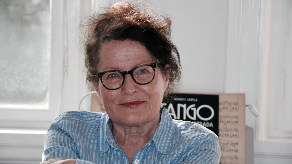 Prisad. Sigrid Combüchen är född i Tyskland och kom till Sverige vid sex års ålder. År 2010 fick hon Augustpriset för romanen "Spill".