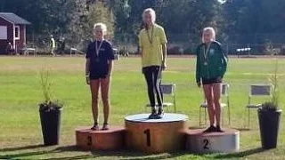 Upplandslaget Lisa Weyhenmeyer, till vardags tävlande för Upsala IF, tog guld i tresteg och kom trea i längdhopp i F13.