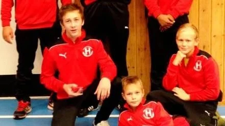 Carl Norberg och Karl Samuelsson.
Liggande: Arvid Samuelsson.
