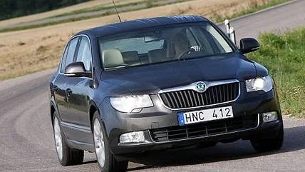 Skoda Superb var redan innan modellskiftet störst och mest prisvärd i klassen. Nu vittnar även materialval och finish om att tjeckerna vill lira i tungviktsklassen.