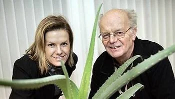 Johanna Klevmark och Stig Demker har förstås en äkta aloe vera på kontoret.