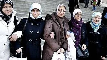 Medina Nadhem, Maryam Tofiq, Heba Abbas, Farah Zayny och Zahraa Abdul Hussein från Irak ska alla läsa till apotekare.