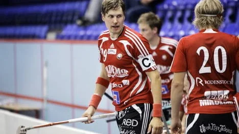 Mika Kohonen går på kryckor och missar med all sannolikhet Stovretas match mot Falun på måndag - till att börja med.