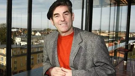 Namn: Klaus PontvikÅlder: 44Bor: CityFamilj: Hustrun Luz Paula och sonen Emiliano, 3 år.Intressen: Matlagning, människor, familjen, tango, läsa och gitarrmusik. Bland annat.