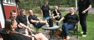 Fyra par driver Östa camping vidare