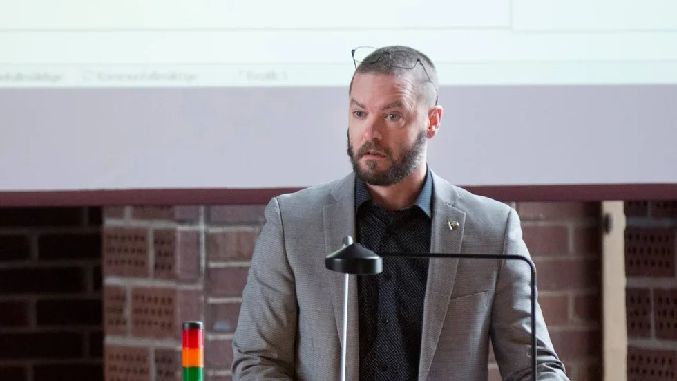 Robert Håkansson (SD) öppnar för att fälla en ny regionledning om den inte har majoritet i fullmäktige.