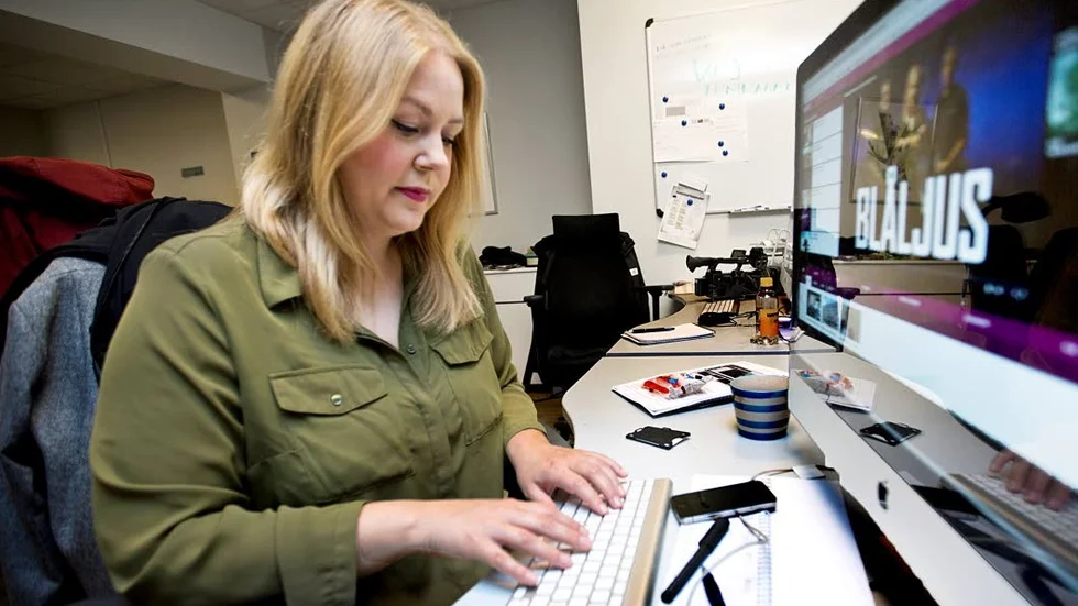 Cecilia Hedquist, redaktör och programledare på 24UNT förbereder inför lanseringen av UNT:s nya mediespelare.