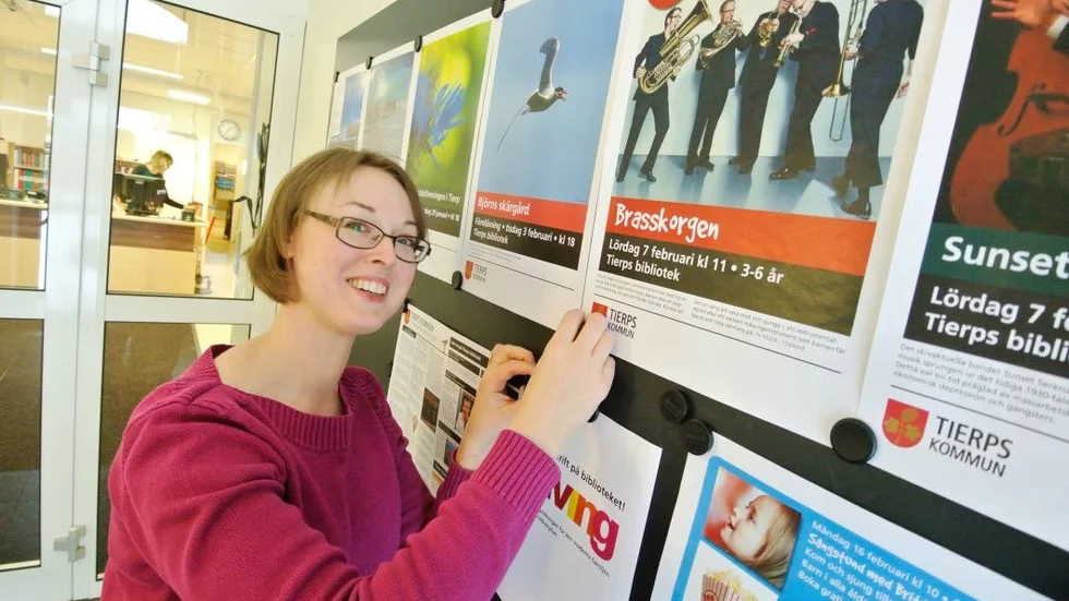 Varierad vår. Nina Holmqvist, programansvarig bibliotekarie, visar upp en vår med variation för barn och vuxna på Tierps bibliotek.