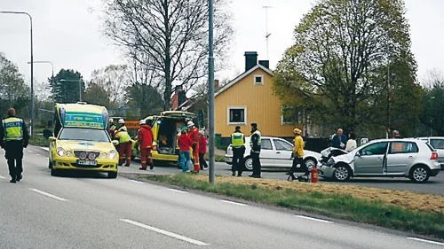 Två bilar kolliderade i Bruzaholm. Passagerarna blev lindrigt skadade.