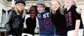 19 barn uppträder i SingStars tio-årsjubileum