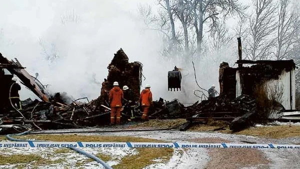 Boningshuset totalförstördes efter branden under lördagsnatten.