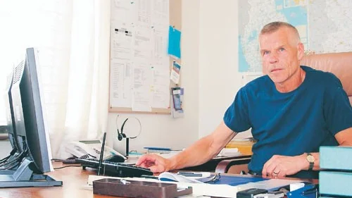 Per Helgesson, Polisens kontaktcenter, lämnar nu sina kollegor efter 38 år Vimmerby.