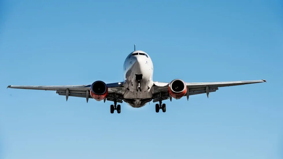 Även ett flygplan som drivs till 100 procent av biobränslen påverkar klimatet.