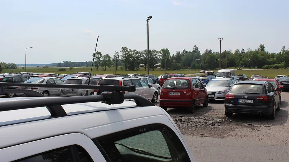 En del av parkeringen vid Fjärdhundrabadet kommer att få ge plats åt den nya brandstationen.
