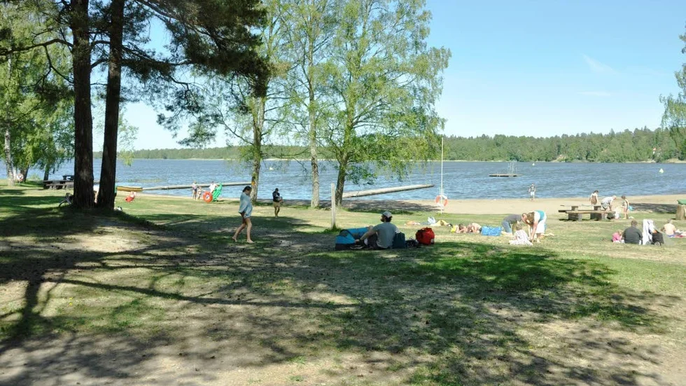 Kommunen avråder från bad vid Sandviksbadet i Björklinge.